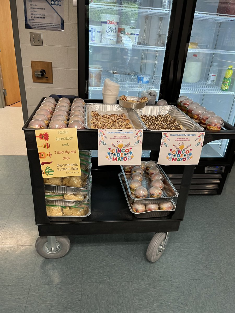 jfk51572's tweet photo. Gotta love when Cinco de Mayo and Teacher Appreciation collide. Yummy treats to end a lovely week. So proud of our students who helped spoil us! https://t.co/79XtY1WTei