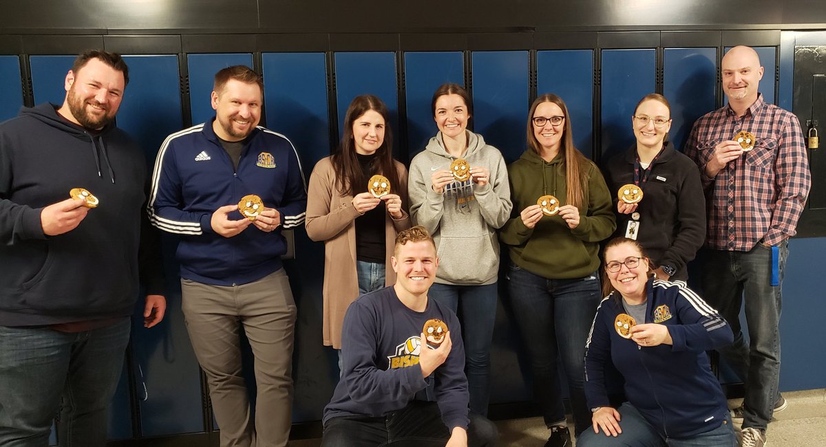 MrsCrossmanbsch's tweet photo. No better way to end the week than with sunshine &amp; #smilecookies to support CPAN!  #SocialScience &amp; #Religionteachers @BishopSmithCH @RCCDSB https://t.co/o631lpDOdz