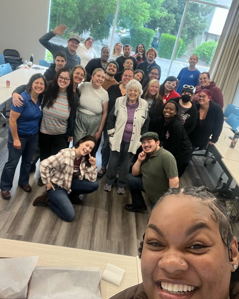 ChicoHousAction's tweet photo. We have had the most amazing interns this semester! So appreciate their support of our mission in so many ways. Thanks to Youth for Change for allowing us to use their space. https://t.co/XTVT35PO1L