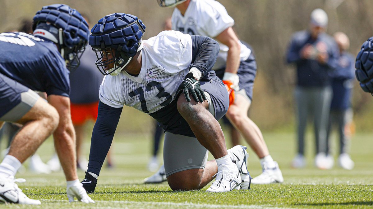 ChicagoBears's tweet photo. First practice for the rookies ✅ https://t.co/xjqaqiebJN