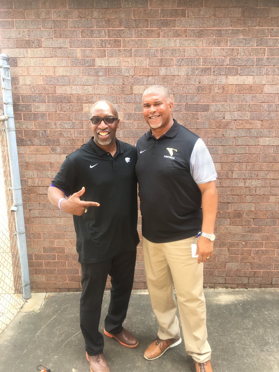 CoachQBJames's tweet photo. Thank you @VanBMalone3rd @KStateFB for coming thru “The 44”
on the hunt for some Dawgs❗️ Good to see you brother.
#SWOOPNation🦅 we’re grinding & they are coming. #BuiltDifferent🤞🏾
@AthleticsAisd 🏈 ⚫️🟡 https://t.co/rhhQay9VjO