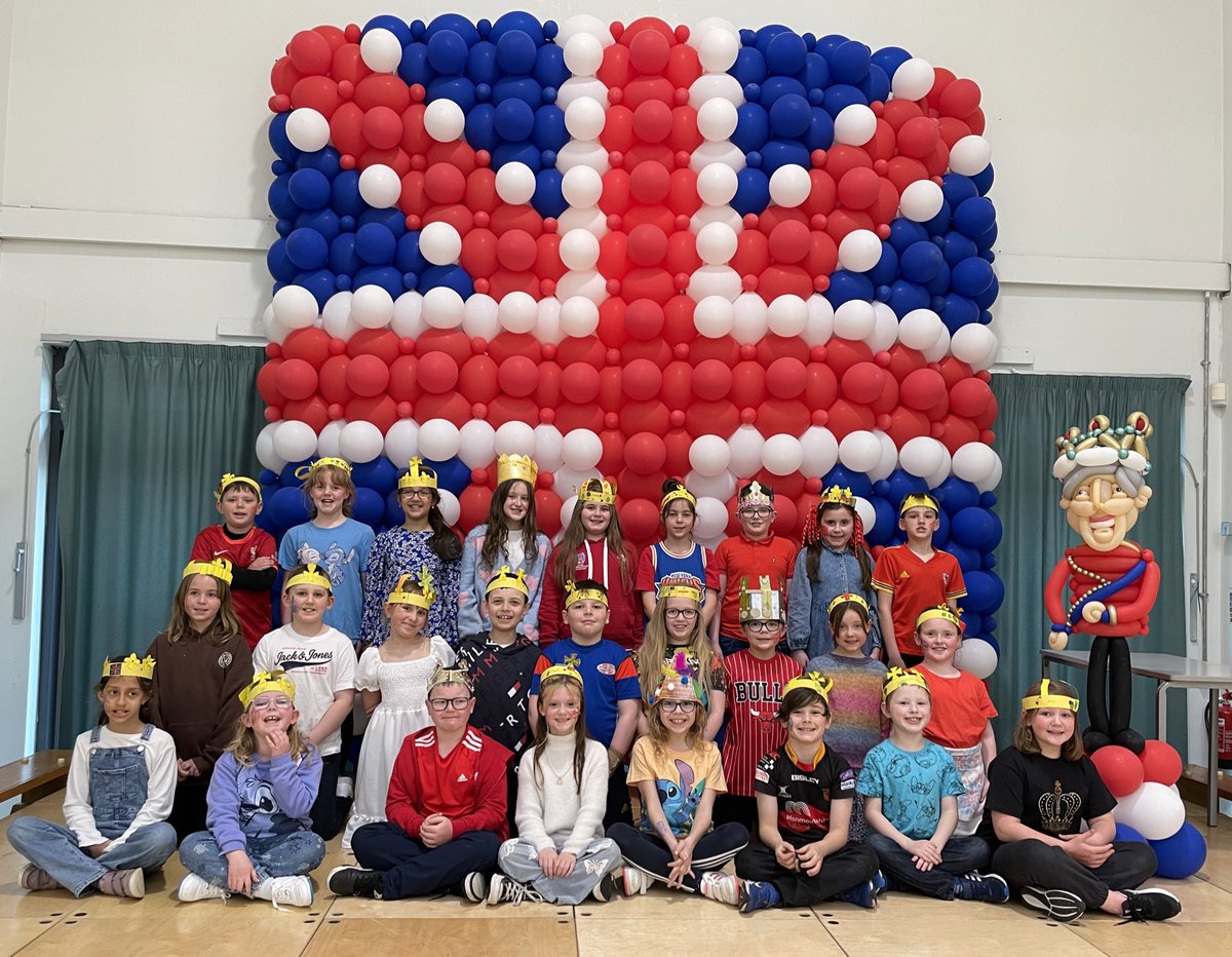 WillowtownPri's tweet photo. A brilliant day in Year 4 celebrating the Kingβs Coronation! Weβve decorated biscuits, made crowns and researched all about the King himself!π¬π§π #WillowtownWay4 #WPSea #KingsCoronation #Coronation https://t.co/2eWhahJuNQ