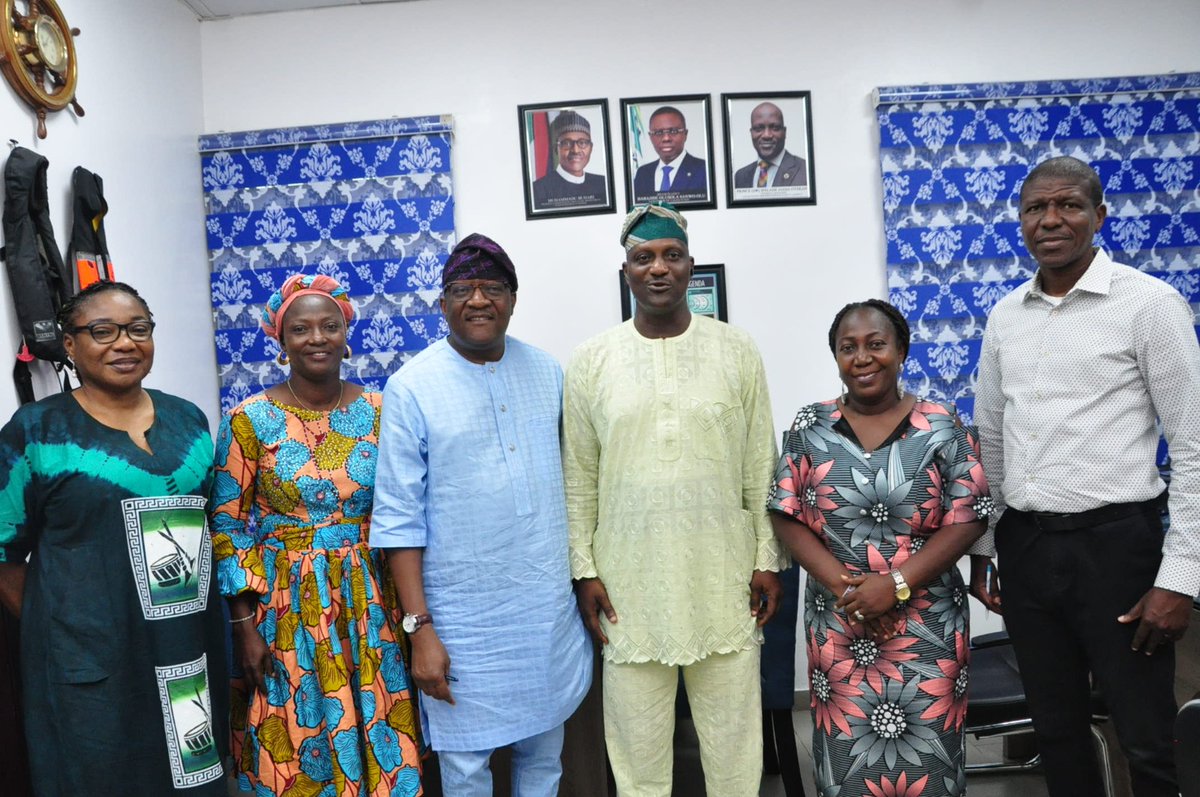followlasg's tweet photo. TRAFFIC RADIO, NEIGHBOURHOOD SAFETY AGENCY SET TO COLLABORATE ON EFFECTIVE TRAFFIC MANAGEMENT

Read more: https://t.co/DJhwCNnokD

@jidesanwoolu @drobafemihamzat @lagostraffic961 @OfficialLNSC @TYPONPON1 @ERINJOGUNOLA2 @gbenga_omo @gboyegaakosile @hmokunola_ @Mr_JAGs
#LASG 
#AGreaterLagosRising
#ForAGreaterLagos