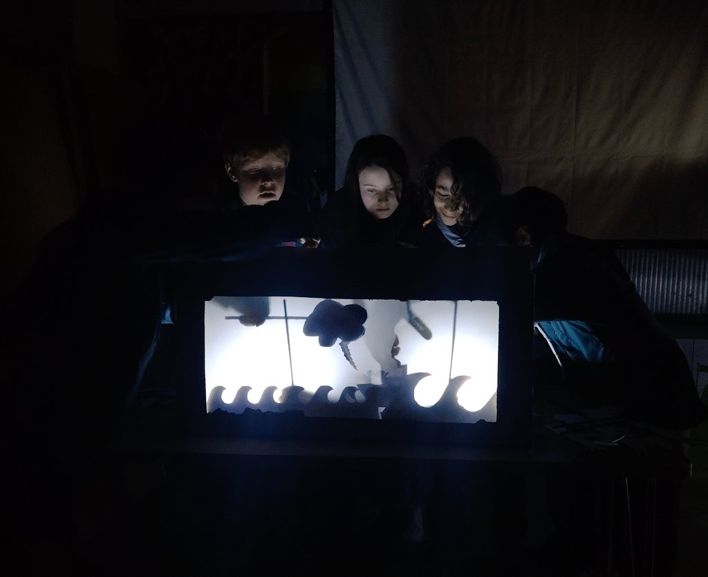 1stNewCross's tweet photo. The scouts created some spooky stories using shadow puppetry! #SkillsForLife #SE4 @Scouts @LewishamScouts @SouthLondonScouts #GoodforYou #Brockley https://t.co/jtTFUdwq67