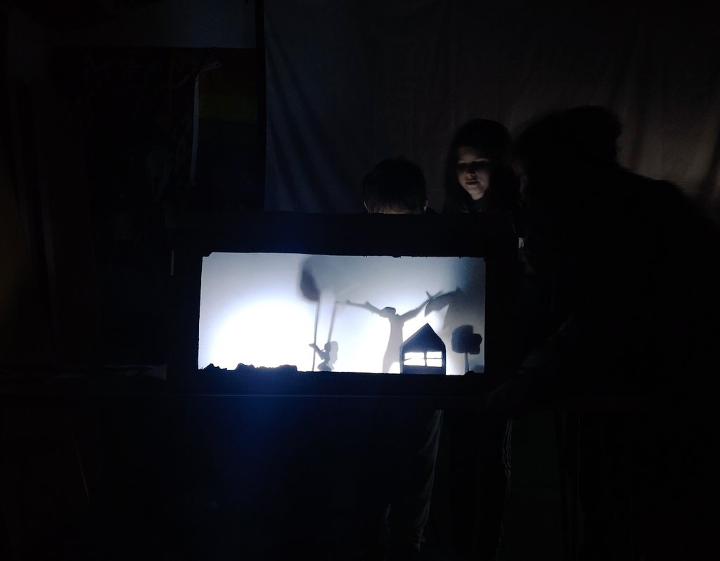 1stNewCross's tweet photo. The scouts created some spooky stories using shadow puppetry! #SkillsForLife #SE4 @Scouts @LewishamScouts @SouthLondonScouts #GoodforYou #Brockley https://t.co/jtTFUdwq67
