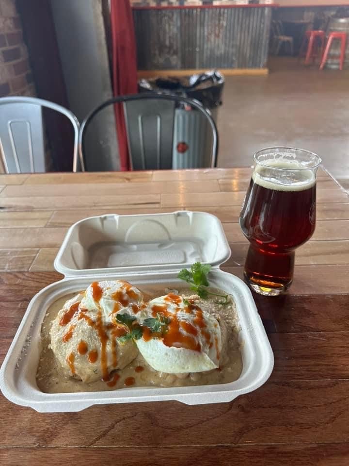 BitchnBiscuitAK's tweet photo. Mexican Street Corn- Cilantro Parmesan biscuits covered with our savory elote gravy topped with a couple of over easy eggs and hot sauce. Paired with an Odd Man Rush Brewing ice cold beer makes for one hell of a breakfast! https://t.co/0vCgDA8pCM