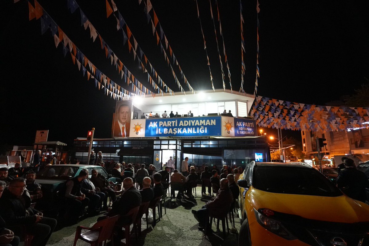 Adıyaman <a href="/Akparti/">AK Parti</a> teşkilatımızı Milletvekilimiz <a href="/AhmetAYDIN_02/">Ahmet AYDIN</a> ile ziyaret ettik. 

Hem teşkilatımızla hem de gençlerle buluştuk.

14 Mayıs’ta Adıyamanlı kardeşlerimiz liderinin ve devletinin yanında.

Cumhurbaşkanımız Sn. <a href="/RTErdogan/">Recep Tayyip Erdoğan</a> ‘ın liderliğinde #TürkiyeYüzyılı ‘nı
