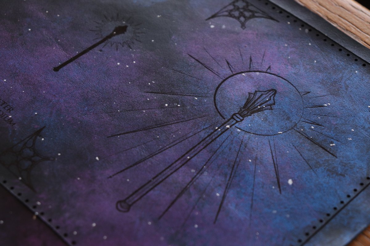 SpeechlessBard's tweet photo. Painted and engraved leather for new custom Caster Compendia (red+gold with The Map and black+galaxy with The Cleric) π
#ttrpg #castercompendium https://t.co/0HpQvRvsle