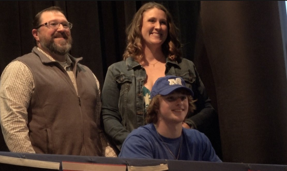 Channel1450com's tweet photo. Abigail Bell and Trace Shaub Sign At PORTA’s Signing Ceremony https://t.co/40rfGwQy6B https://t.co/E9CUyA10uA