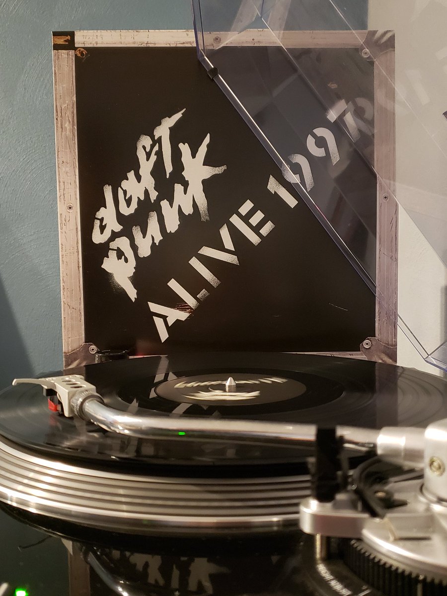 Daft Punk - Alive 1997 (2001/22)
#nowspinning #vinyl #electronic #frenchhouse #techno #daftpunk