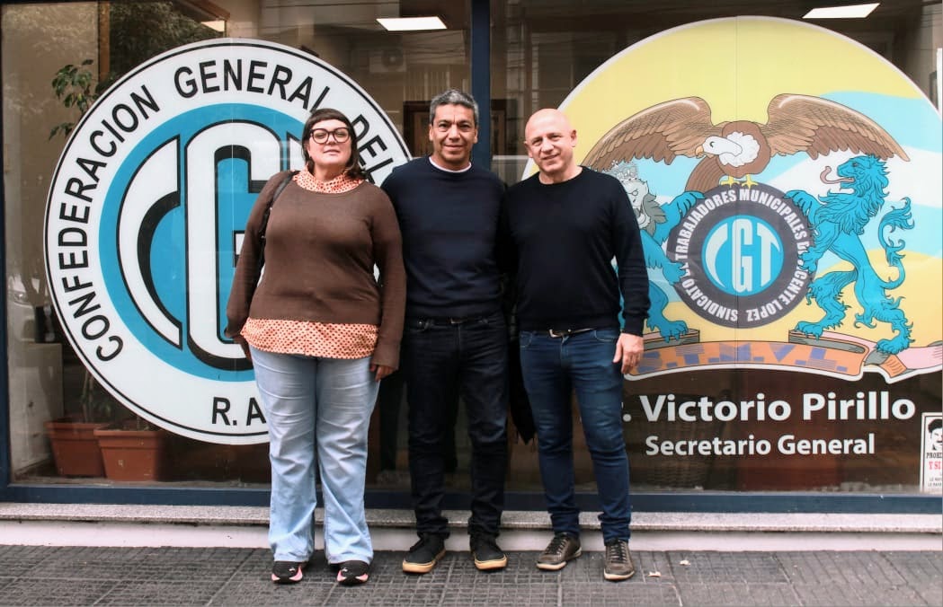jesusescobarnqn's tweet photo. El gobierno de Alberto, Cristina y Massa le falló a los trabajadores, fracasó. 
Con el secretario general del Sindicato de Trabajadores Municipales de Vicente López, Victorio Pirillo y la referente local Florencia Zurini dialogamos sobre la realidad del país y de los trabajadores https://t.co/HgwWZkoEuS