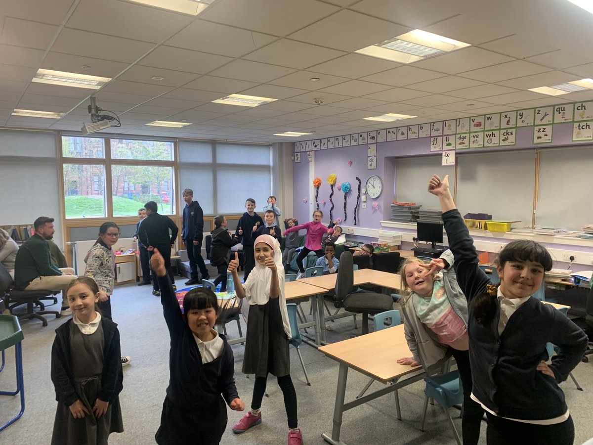 MrsReillyPT's tweet photo. Fun Friday in full swing - parachute games, ball skills, drama and free play to name a few! @RiversideGovan ⭐️🌈🤩 https://t.co/Vdlc2oHngR