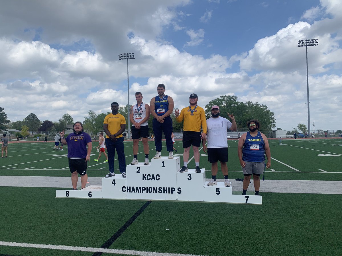 KWU_XC_Track's tweet photo. Men’s discus throwers take over the podium for the Coyotes!!
Keegan Lott takes 🥈
Cole Parker takes 🥉
Simeon Faagai takes 5️⃣th
Jason Traister takes 8️⃣th https://t.co/UP8ebABnrG