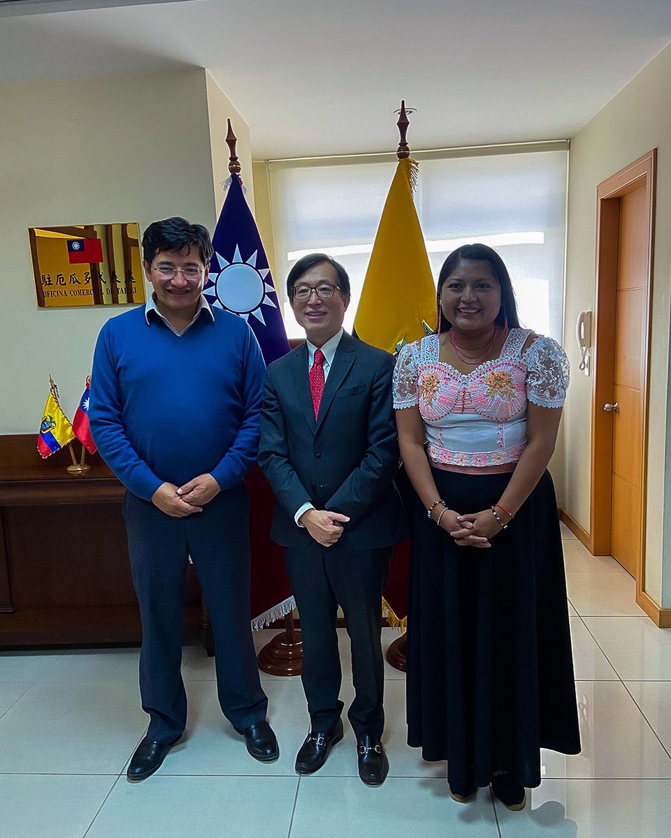 johnvinueza's tweet photo. Reunión con la Representación de Taiwan en Ecuador para seguir formando vinculos de desarrollo para Riobamba ✨ #eljohn #alcaldíaciudadana https://t.co/mja2uV5DRw