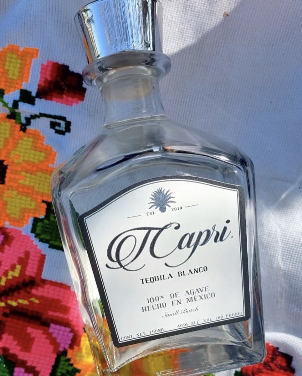 _StrictlyRoyal_'s tweet photo. Happy Cinco De Mayo !!! 🇲🇽🌮 Tequila Drinkers Here Is Your New Vibe !! T CAPRI TEQUILA !! Hecho En Jalisco 🇲🇽 This Terrific Tequila Was Crafted For Quality Shots And Cocktails With Love By A Black Woman !! Thank Me Later !!! ✊🏾 @tcapritequila  #buyblack #happycincodemayo https://t.co/1MWj617Bvu