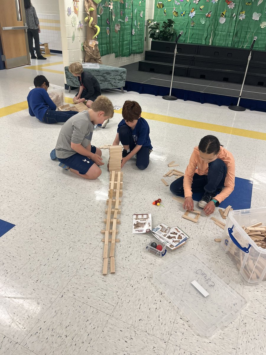 MsLenowicz3rd's tweet image. Post reading SOL and end of week fun with the makerspace!