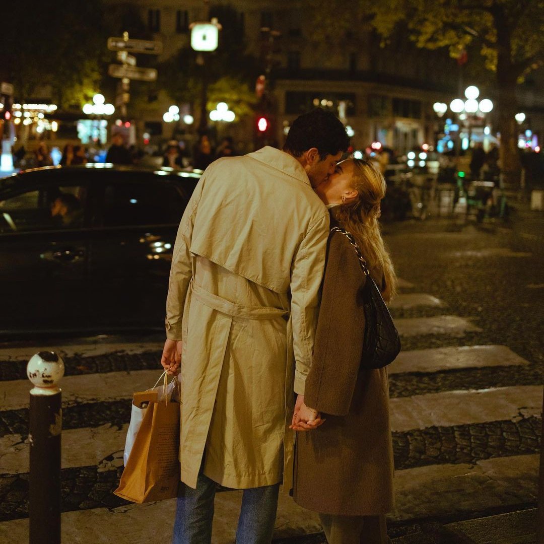 Gerçek ruh eşin seninle arkadaş olacak. Seni anlayacak, seni takdir edecek, seni sevecek, seninle iyileşecek, seninle büyüyecek ve seninle gelişecek.