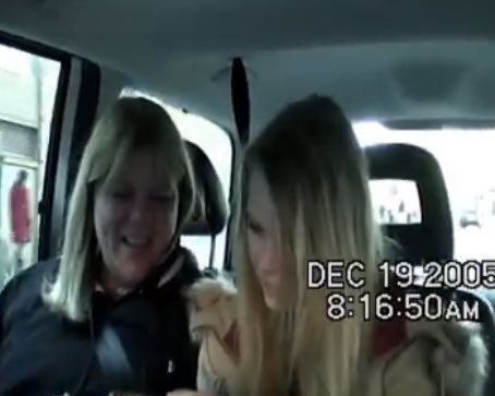 LaPuercaylor's tweet photo. Andrea llevando a su hija por Nashville tratando de encontrar una firma discográfica /// Andrea llevando a su hija a su concierto en Nashville sold out 🥺 https://t.co/4QKaLAAQX0