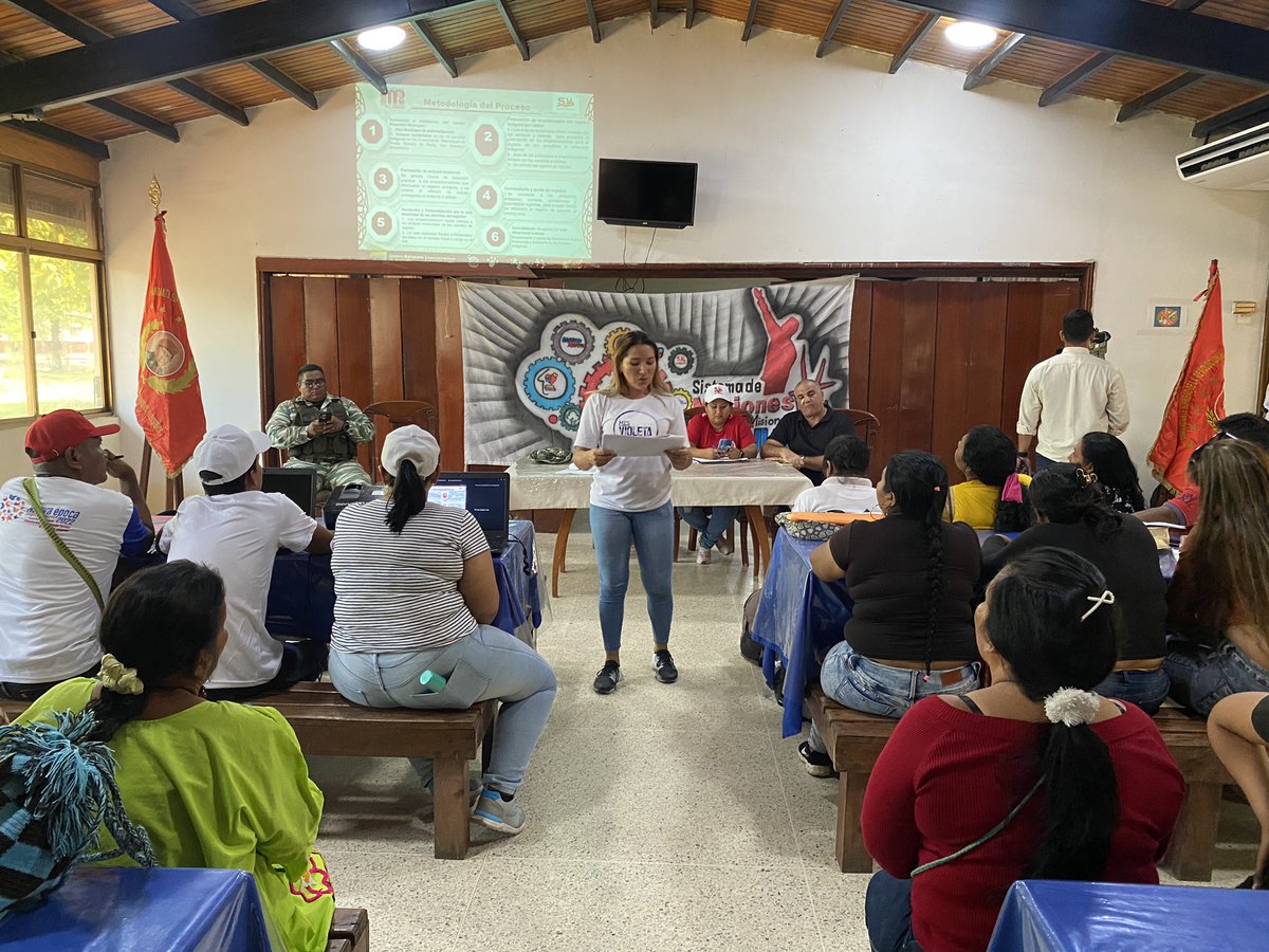 En el mcpio. Machiques de Perijá, #Zulia, el <a href="/MINPIOFICIAL/">Ministerio Indígena</a> y el Sistema de Misiones inician el proceso de formación del equipo promotor para el Registro Especial de Artesanos y Artesanas de los cinco pueblos indígenas de la región (Yukpa, Wayuu, Barí, Añú y Japreria)

#12AñosGMVV