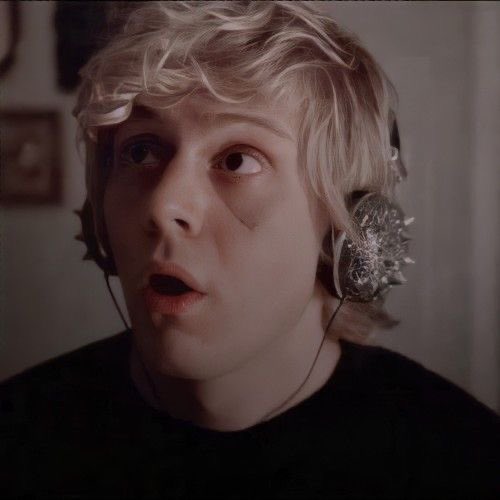thatzombieKyle's tweet photo. what would you write on him? https://t.co/WMqdjzddTx