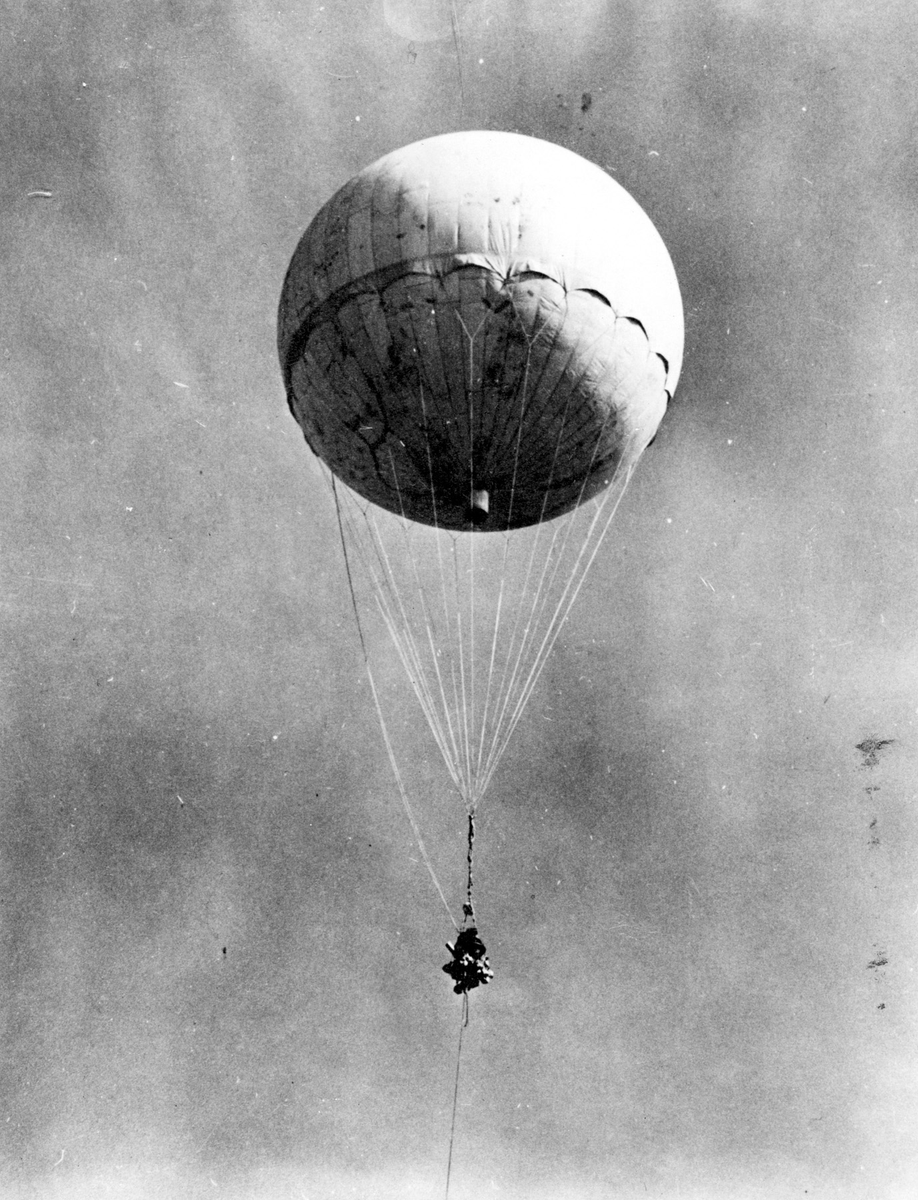 RealTimeWWII's tweet photo. A woman &amp; five children are dead after a Japanese "Fu-Go" balloon bomb exploded in Oregon, USA. Pregnant Elsie Mitchell was taking a Sunday School class, aged 14-11, on an outing. They are the only Americans killed by enemy action in the USA since the war began. https://t.co/XjSjxc49bF