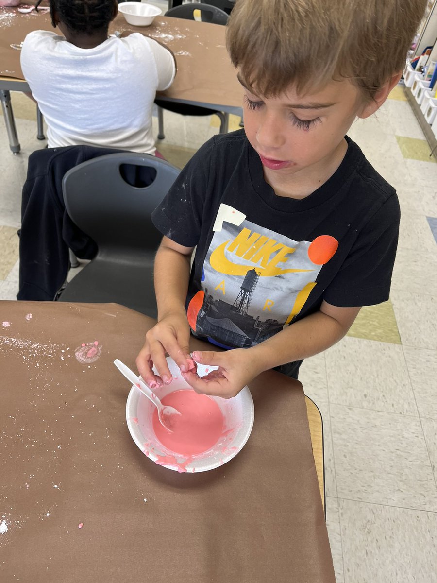 MrsTurnerLES's tweet photo. Zoo Field Trip ✅
Cheez-it Arrays ✅
Made the Non-Newtonian fluid, Oobleck, to wrap up our properties of matter unit ✅
What a busy week!
@lexingtonelemsc https://t.co/CDl66XBItt