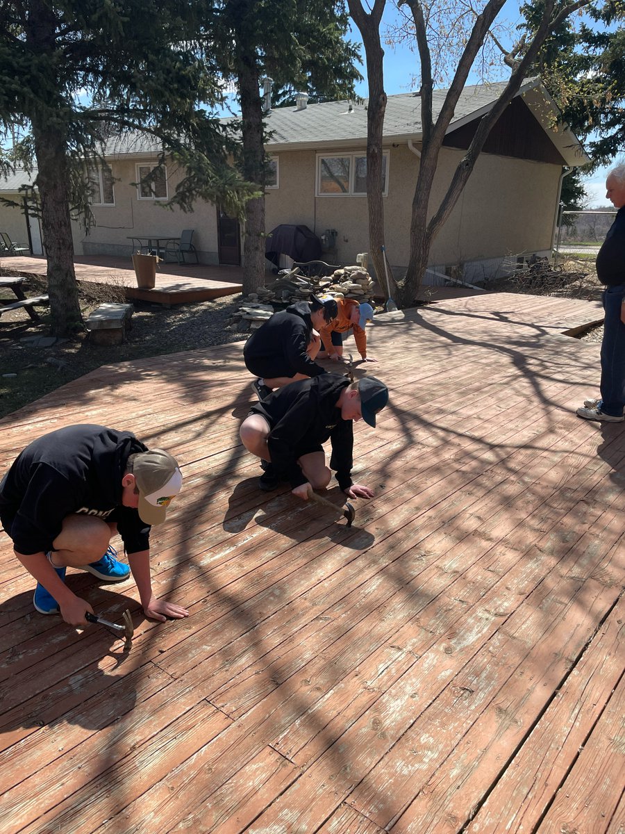 Thank you grade 8's for helping Fr. with his deck today! @stmaryschool2 <a href="/HolyTrinitySD/">Holy Trinity</a>