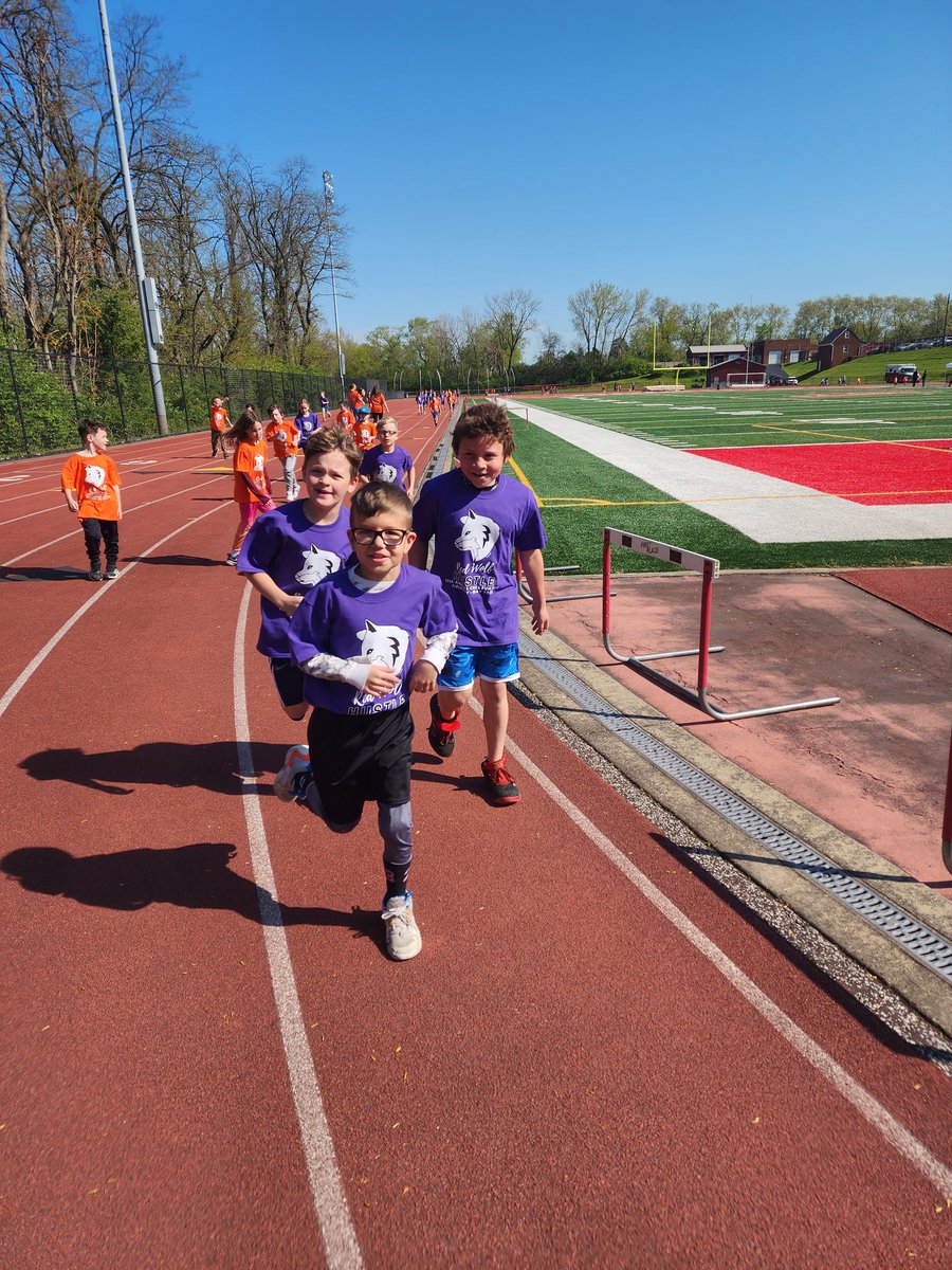 Shenanigansin3's tweet photo. Couldn't have asked for a more perfect day for the Red Wolf Hustle! Thank you to all the parent volunteers for making such a fun event possible! 🐺❤️ https://t.co/LT4on5M3Sb