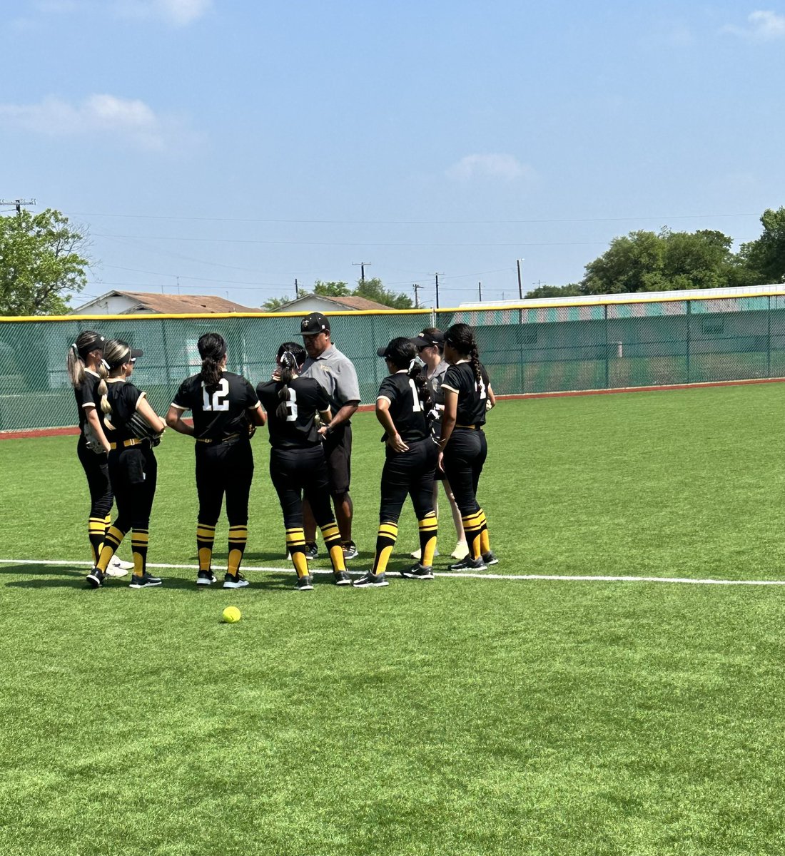 vvilla21's tweet photo. The flags are up & the Hornets are ready!! Time for some EC Softball! #Playoffs #ECSoftball
@ArriolaSuzette @ECISDtweets @_ECAthletics @_ECSoftball https://t.co/femNElV1qO