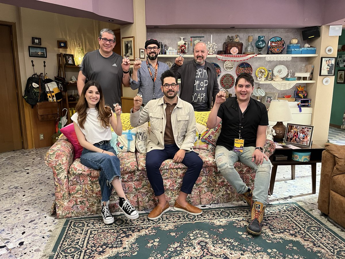 oscarortizdp's tweet image. Parte del equipo creativo detrás del #Compayito @CaroAyalaC @PedroOdeP @FerronEscritor @JorgeKarlozconK @oscarortizdp @rsalomonSG Un honor tener compañeros tan talentosos.