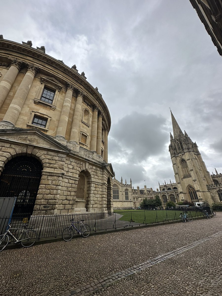 Brilliant interview today with Prof Sarah Rugheimer. All round over-achiever and MSer. 

We talked about disclosing your #MS to an employer. The good, the bad and the ugly. 

Subscribe to theMSguide.com and tick the bell to be notified when the video is live.