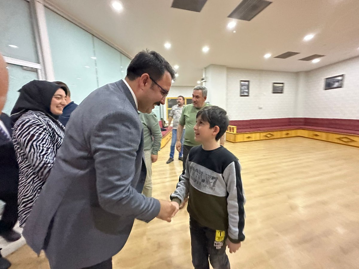 DrAbdulvahapshn's tweet photo. 📍Pursaklar 

Belediye Başkanımız Sn @Ertugrulcetin06 ile  Ankara Kulübü Pursaklar Şubesini ziyaret ederek vatandaşlarımızla bir araya geldik. 

#Doğruzamandoğruadam 
#DoğrusuAkParti
#Doğruadımlarlayoladevam
#Türkiyeyüzyılı
#Akparti 
#AkpartiAnkara https://t.co/6WjDJsWCAB