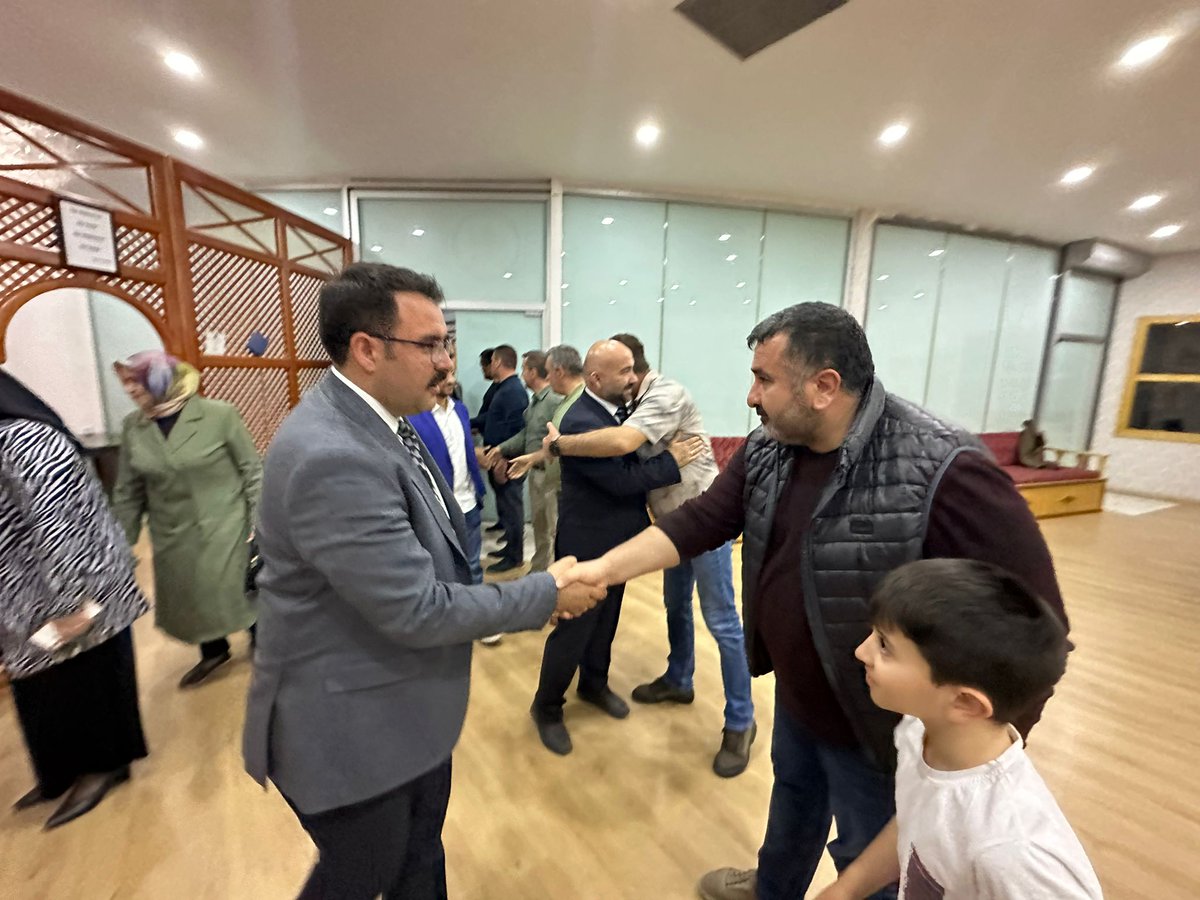 DrAbdulvahapshn's tweet photo. 📍Pursaklar 

Belediye Başkanımız Sn @Ertugrulcetin06 ile  Ankara Kulübü Pursaklar Şubesini ziyaret ederek vatandaşlarımızla bir araya geldik. 

#Doğruzamandoğruadam 
#DoğrusuAkParti
#Doğruadımlarlayoladevam
#Türkiyeyüzyılı
#Akparti 
#AkpartiAnkara https://t.co/6WjDJsWCAB