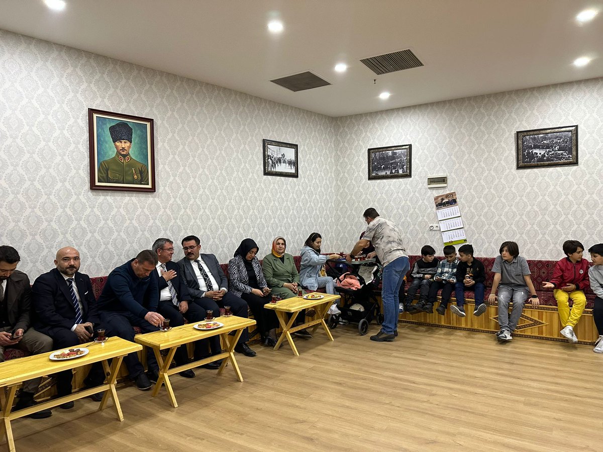 DrAbdulvahapshn's tweet photo. 📍Pursaklar 

Belediye Başkanımız Sn @Ertugrulcetin06 ile  Ankara Kulübü Pursaklar Şubesini ziyaret ederek vatandaşlarımızla bir araya geldik. 

#Doğruzamandoğruadam 
#DoğrusuAkParti
#Doğruadımlarlayoladevam
#Türkiyeyüzyılı
#Akparti 
#AkpartiAnkara https://t.co/6WjDJsWCAB
