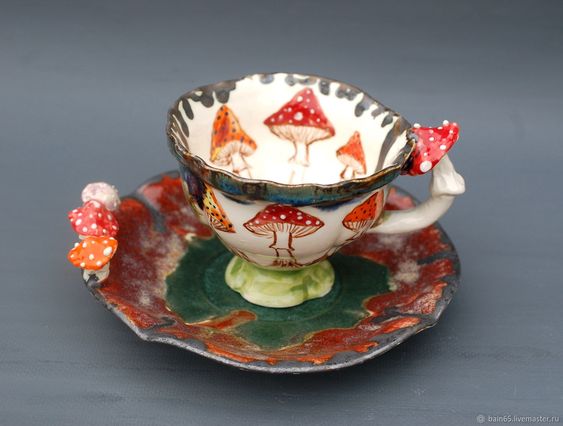 ElliottBlackwe3's tweet photo. Now I want this charming little mushroom tea cup so I can imagine myself drinking with the fairies and the elves. https://t.co/QxrvPoPvcF