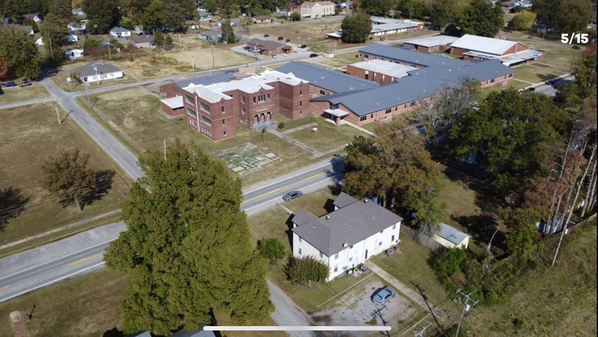 ForecloseMLS's tweet photo. Congratulations Tishia Burnett & her investor on an apartment purchase, I enjoyed working w you all and look forward to more!! #integratedassets #cowlingtitle #signaturerealty🚪 🏢🏦🎊🎉🍾🎈 https://t.co/hFKzEcXpGS