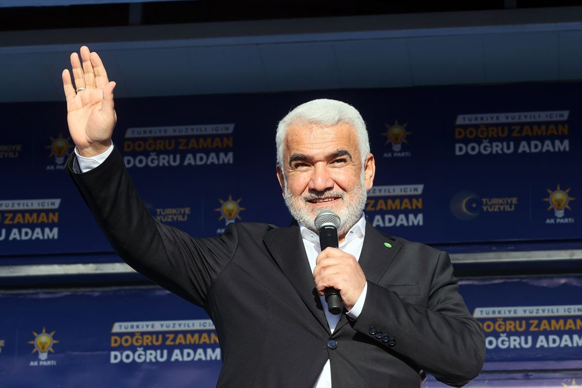 zyapicioglu's tweet photo. Bugün Van'dan Erzurum'a geçtik. 
Yiğit ve mert Erzurumlu kardaşlarımız ile buluştuk. Meydan hıncahınç, coşku zirvedeydi. 

Erzurumlular kararını vermiş. 14 Mayıs günü 7+7+2 kaybedecek. 

İyilik kazanacak. 
Samimiyet kazanacak. 
Dürüstlük kazanacak. https://t.co/a1ZiGFyM2X