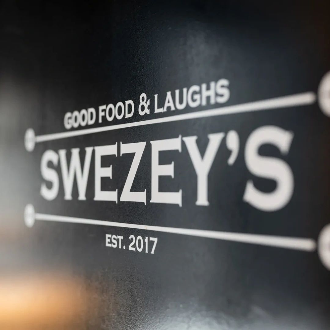 SwezeysPub's tweet photo. It's always a good time at Swezey's. Join us tonight! #SwezeysPub #Swezeys #PleasantView #PleasantViewTN #CraftBeer #cocktails https://t.co/mfJ8iaRfXN