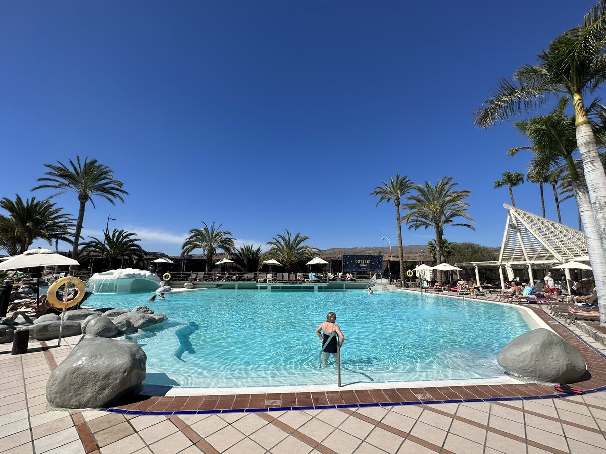 BadToxic's tweet photo. #Pools at our #hotel #AboraContinental by #LopesanHotels.
#pool #poolArea #palmTrees #Palmen #yacuzzi #tropical #tropisch #water #blue #vacation #trip #travel #Reise #Holliday #urlaub #Canaries #CanaryIslands #Canary #GranCanaria #island #Insel #Maspalomas #Spain #Spanien https://t.co/LGvtbAYOTp