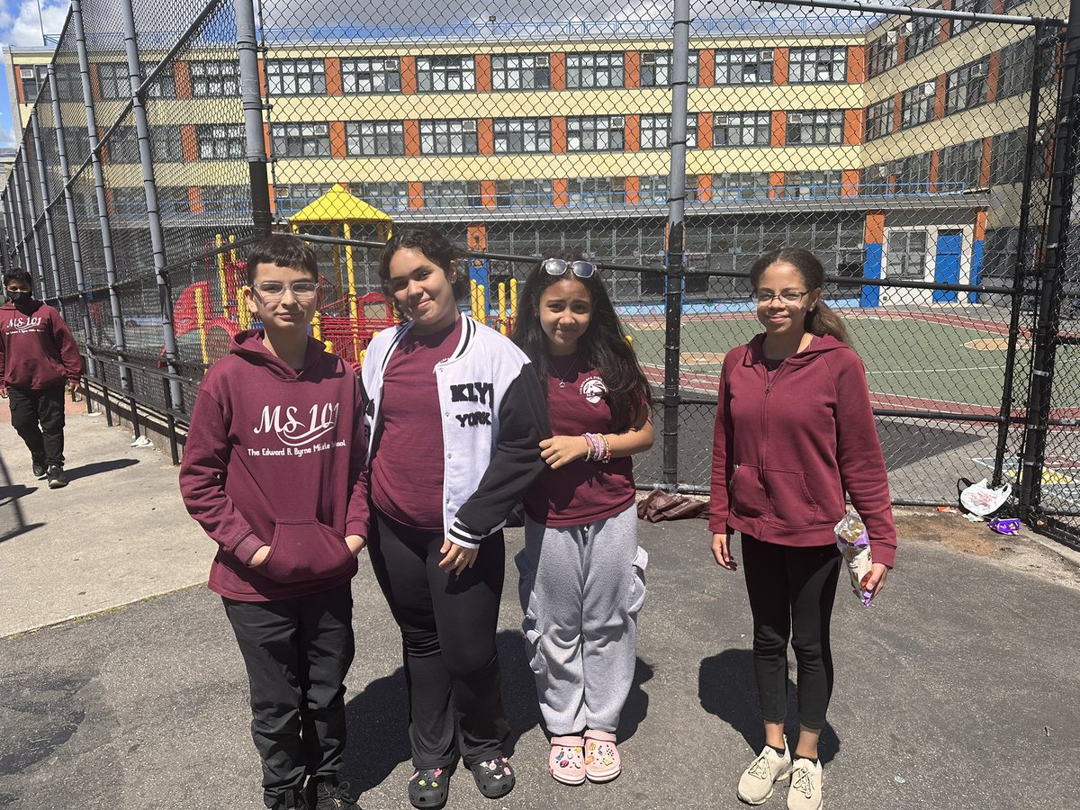 MS101_Bronx's tweet photo. Friday Smiles! #ms101strong #workdhard #choosekind https://t.co/J47HxSgy6w