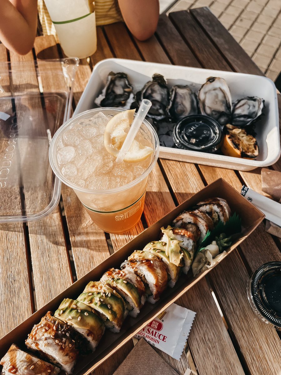 charleskoh's tweet photo. best combo? sushi and oysters 🦪🍣 https://t.co/cFqrbFOgSY