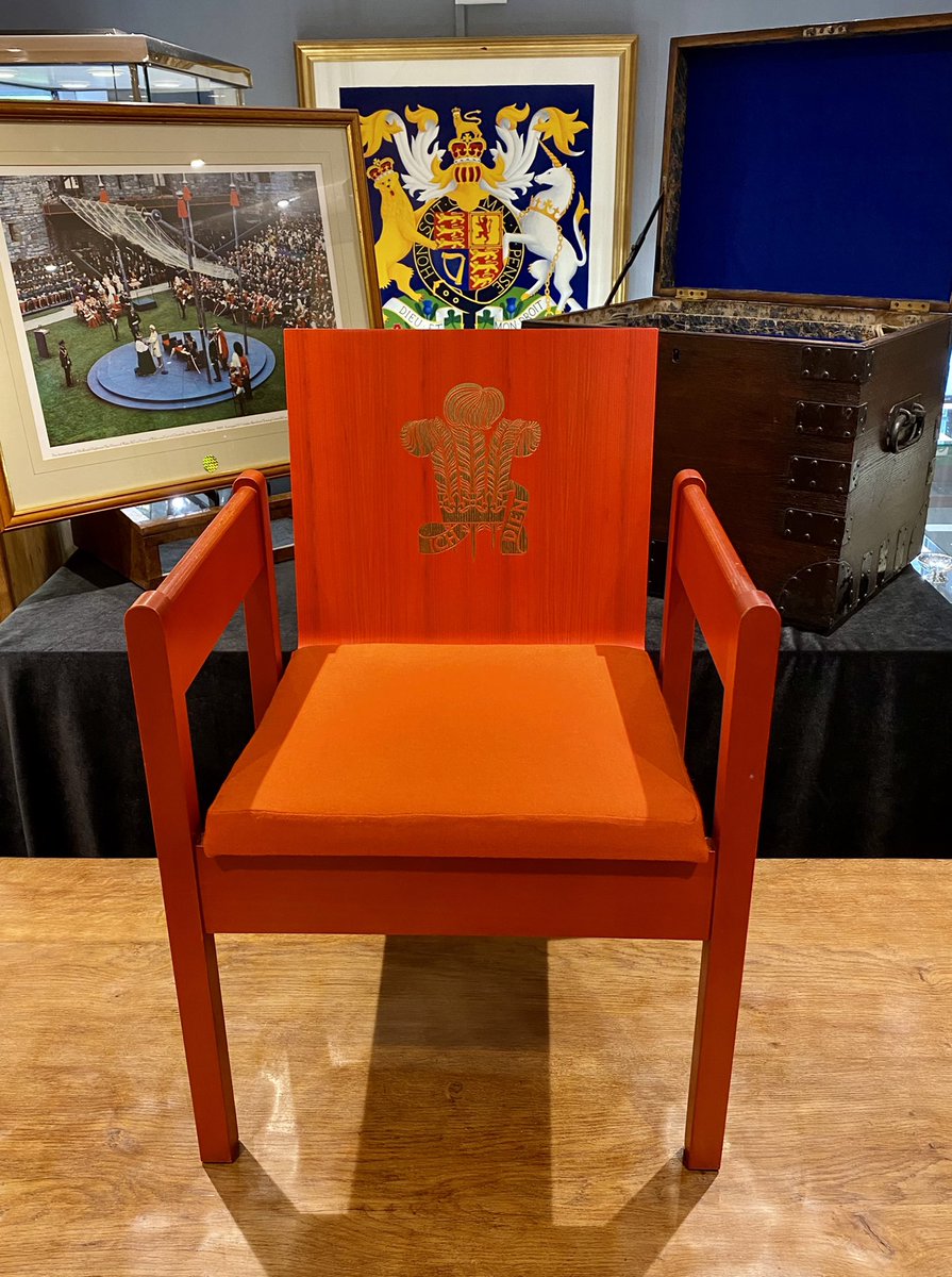 krAntiques's tweet photo. Fit for a King…or in this case a Prince! A Prince of Wales Investiture Chair created for the ceremony held at Caernarfon Castle on 1st July 1969. Designed by Lord Snowdon, the striking vermillion red with gold leaf reflected a more modern Royal Family in a television age. 👑 https://t.co/S5Kvxj4bfP
