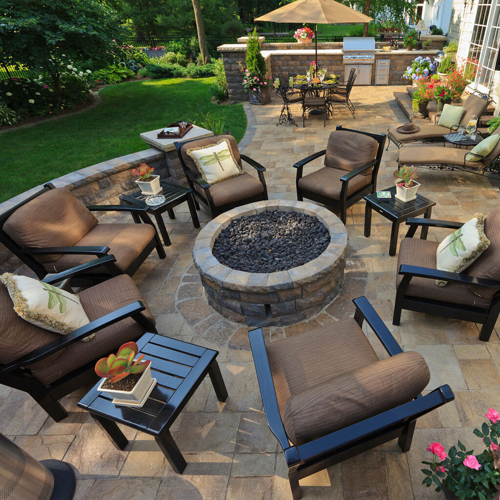 EsparzaRealtor's tweet image. There&apos;s nothing like a crackling fire to bring family and friends together! 

Fire pits are a great centerpiece for your backyard, don&apos;t you agree? 
 
 #firepit #firepits #firepitfun instagr.am/p/Cr4AI-pMbgG/