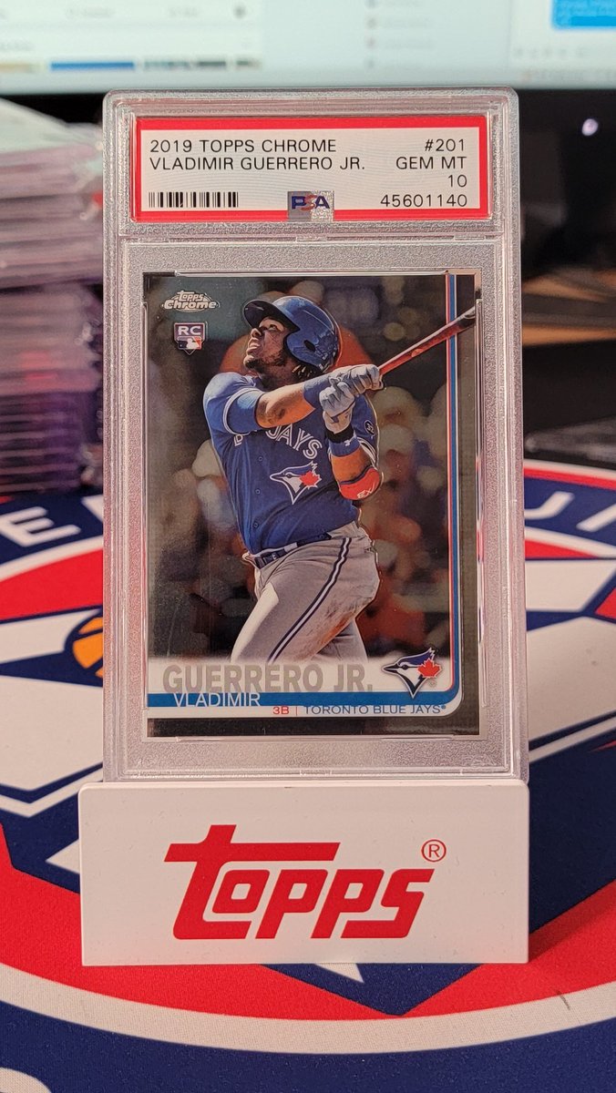 UndergroundBrks's tweet photo. HAPPY FRIDAY ⚾️

Want to win this beautiful PSA 10 rookie of Vladdy Jr. from 2019 @Topps Chrome?

Enter in 3 steps
LIKE
FOLLOW
RETWEET

Winner announced Monday 5/8/23

WE WILL NEVER SEND YOU OR ASK YOU TO CLICK ON LINKS

#Giveaway #VladimirGuerreroJr #PSA #Rookie #TheHobby #Topps https://t.co/KH8aHJRrbF