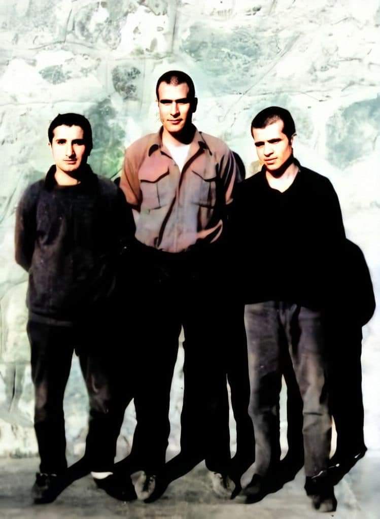 mugla4820's tweet photo. Denizlerin dalgasıyım.
Ben halkımın kavgasıyım.
Yarınların sevdasıyım.
Yenilmedimki...
#Üçfidan https://t.co/XseRWMSQ8m