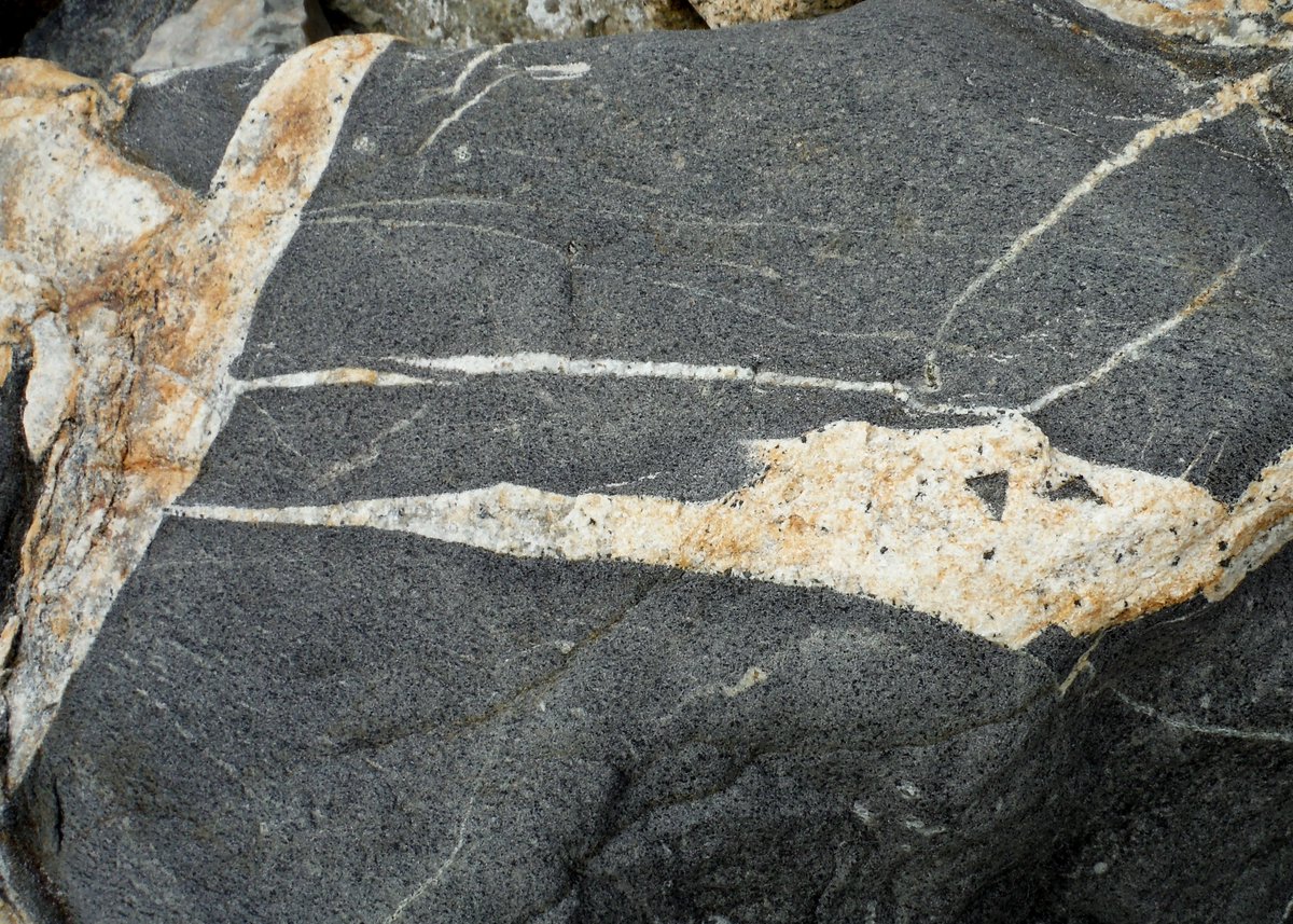 Discovery112611's tweet photo. @HISTORY @BrandonFugal 'Fake helicopters' fly over this boulder with a helicopter on it every day. Another nearby boulder has a boat on the bottom, a plane in the middle, and a flying saucer on top. And another shows a human wedding complete with a wedding party. Rocks help tell the story of mankind. https://t.co/wSVPeGnsFf