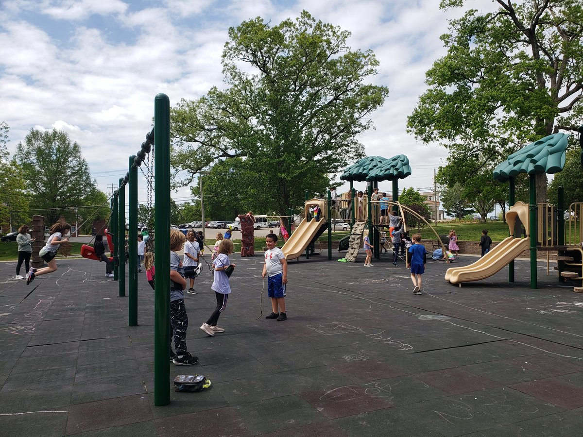 Belair_Library's tweet photo. Fun at the park! #jcwestelem https://t.co/rQ9BG1Oppq