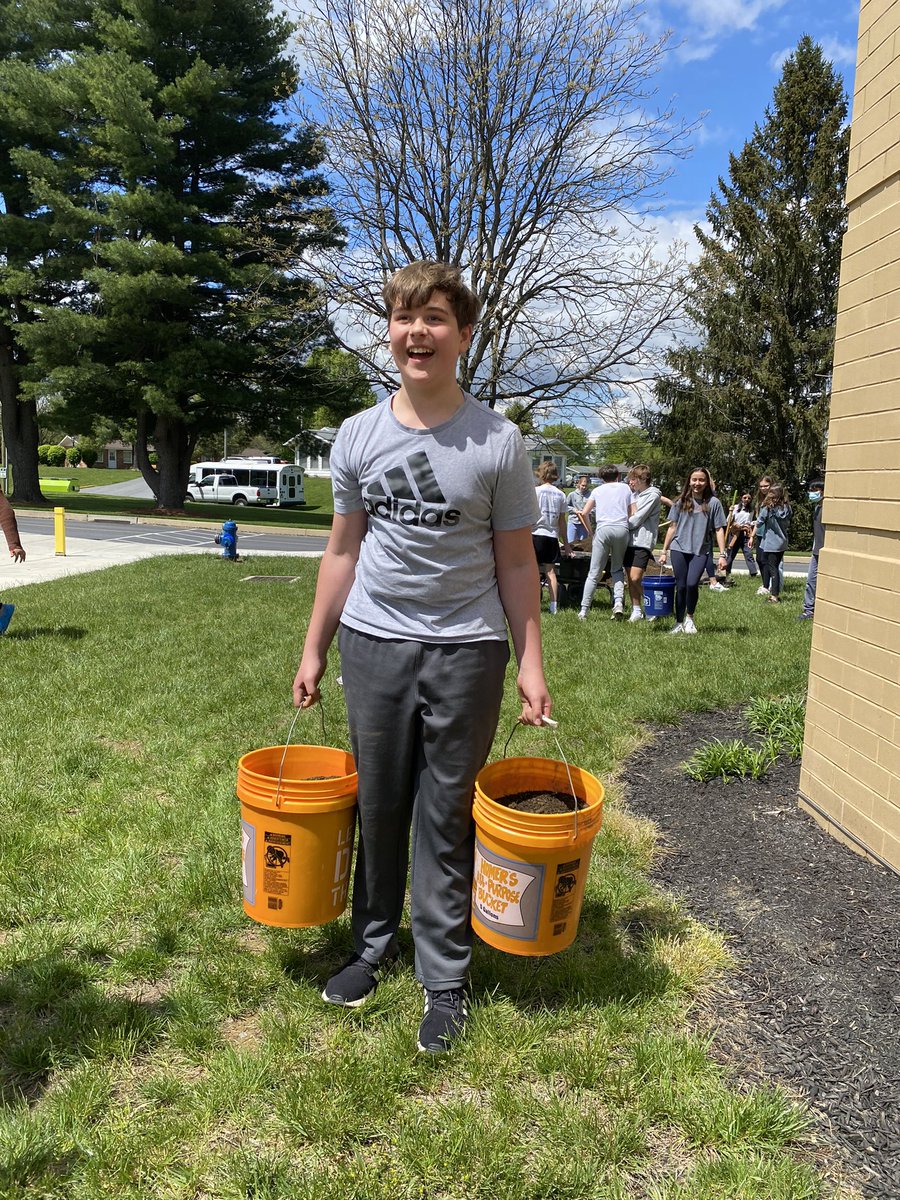 MrsGrenter's tweet photo. Our #7Thunder students did an awesome job on our garden beds!  I loved watching some of our students step up as leaders with this project. Next week, we plant our potatoes! 🥔 https://t.co/TOeaYtt6nV