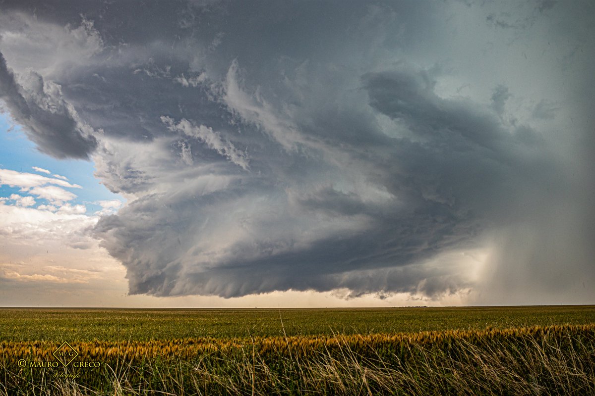 Stormchaserit's tweet photo. May 04 2023 supercell near Thalia TX
#tornadotour #storm #stormchaser #stormchasers #thunderstorm #cacciatoriditornado #wallcloud #supercell #inflowtail #severethunderstorm #temporale #maltempo #travelblogger #travelphotography #meteoestremo #ontheroad #travelusa #txwx https://t.co/Oejl9LjJpq