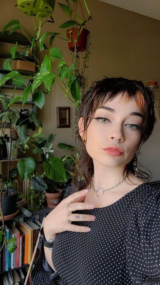 QueenVixxn's tweet photo. Felt cute, might buy another plant https://t.co/qXMMCUrq1G